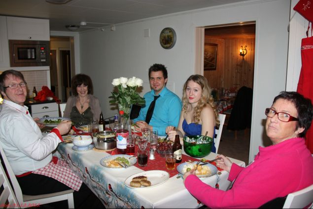 På årets siste dag spiste vi kalkun sammen med familien. Daniel og Lise manglet og Annette var for anledningen fotografen :-)